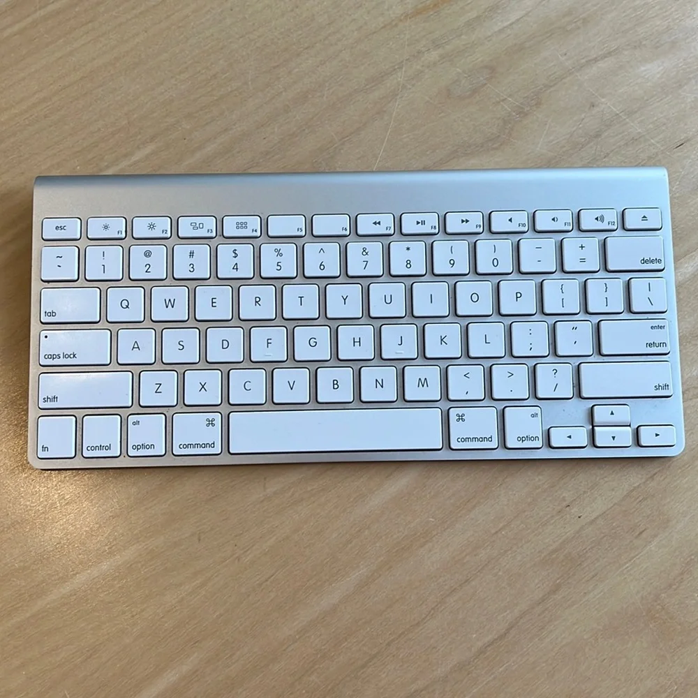 Apple Silver Bluetooth Wireless Keyboard A1314